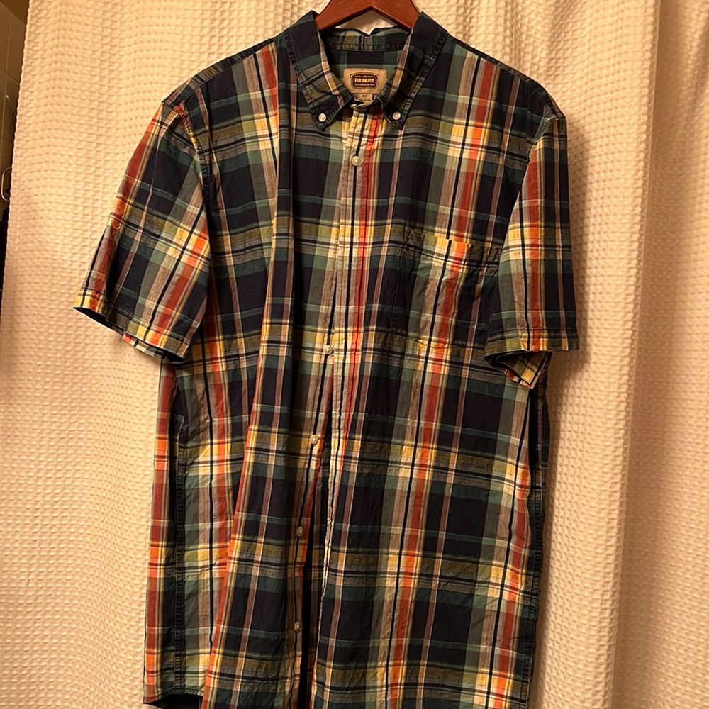 Foundry men’s short sleeve shirt XLT